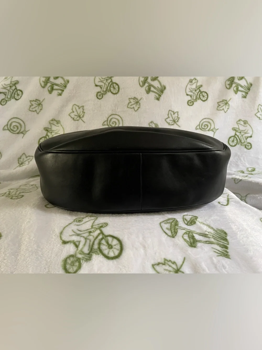 Coach Black Leather Shoulder Bag with Gold Accents / like new - Picture 4 of 6